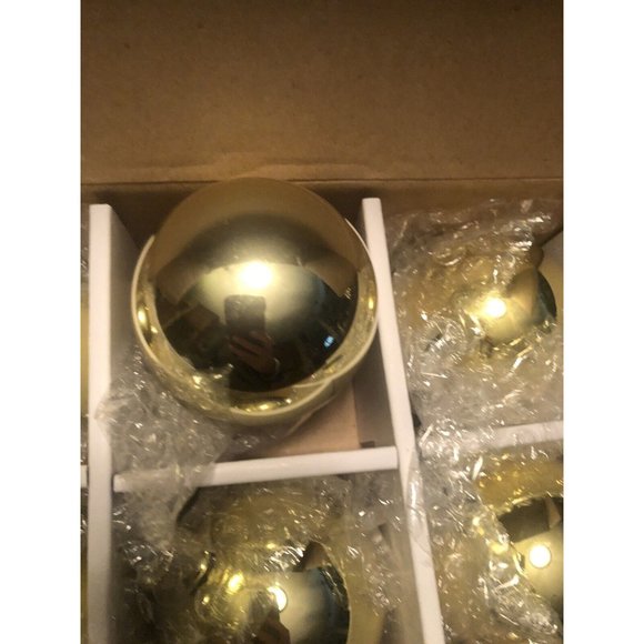 6 Christmas Ornaments - Picture 8 of 8